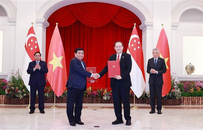 Entretien entre les deux Premiers ministres vietnamien et singapourien ảnh 3