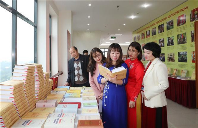 Un livre du secrétaire général Nguyên Phu Trong pour sensibiliser à la lutte anti-corruption ảnh 2 Un livre du secrétaire général Nguyên Phu Trong pour sensibiliser à la lutte anti-corruption ảnh 2
