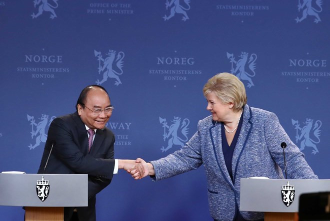 Conférence de presse coprésidée par les PM vietnamien et norvégien ảnh 1