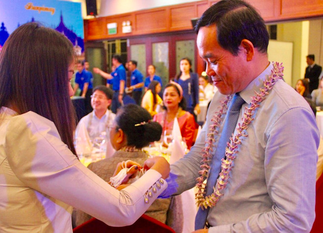 Rencontre des étudiants laotiens et cambodgiens à l'occasion de leur Nouvel An traditionnel ảnh 1 Rencontre des étudiants laotiens et cambodgiens à l'occasion de leur Nouvel An traditionnel ảnh 1