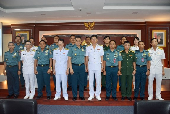 Vietnam-Indonésie : les forces navales promeuvent la coopération ảnh 1