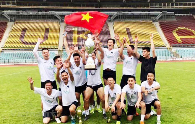 Intégration des Vietnamiens à travers le tournoi de football du Sénat tchèque 2019 ảnh 1 Intégration des Vietnamiens à travers le tournoi de football du Sénat tchèque 2019 ảnh 1