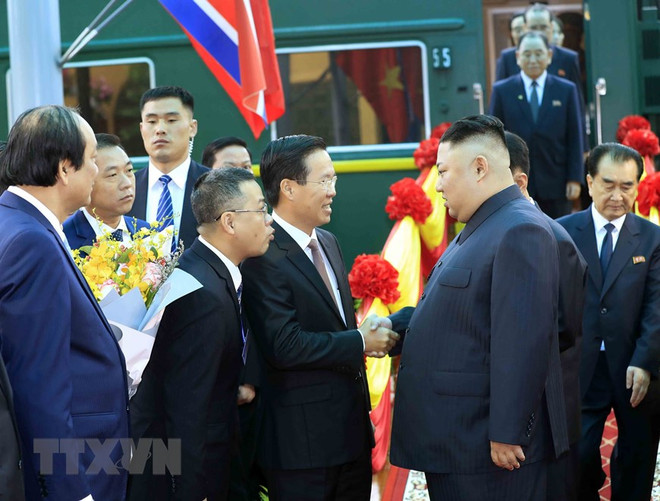 Le convoi transportant le président Kim Jong-un a quitté Dong Dang pour Hanoi ảnh 3