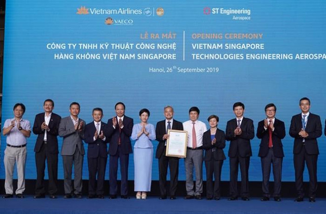 Aviation: lancement de la Sarl de Techniques et de Technologies aéronautiques Vietnam-Singapour ảnh 1 Aviation: lancement de la Sarl de Techniques et de Technologies aéronautiques Vietnam-Singapour ảnh 1