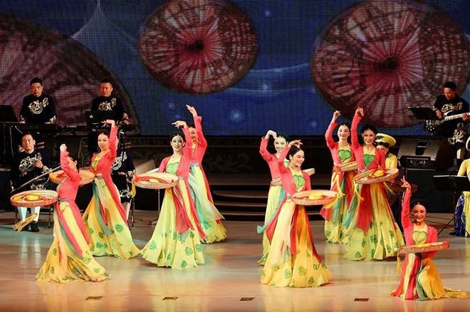 Des artistes vietnamiens se produisent en République populaire démocratique de Corée ảnh 1 Des artistes vietnamiens se produisent en République populaire démocratique de Corée ảnh 1
