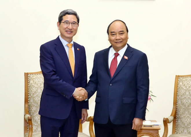 Le PM Nguyen Xuan Phuc reçoit le président du groupe d'amitié parlementaire R. de Corée-Vietnam ảnh 1 Le PM Nguyen Xuan Phuc reçoit le président du groupe d'amitié parlementaire R. de Corée-Vietnam ảnh 1