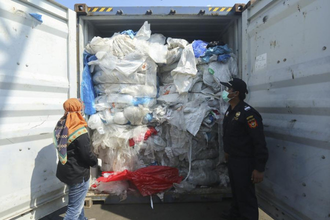 Indonésie: 100 conteneurs de déchets plastiques renvoyés vers l’Australie ảnh 1 Indonésie: 100 conteneurs de déchets plastiques renvoyés vers l’Australie ảnh 1