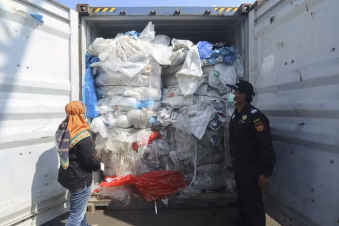 Indonésie: 100 conteneurs de déchets plastiques renvoyés vers l’Australie ảnh 1 Indonésie: 100 conteneurs de déchets plastiques renvoyés vers l’Australie ảnh 1