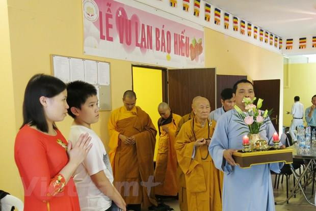 La fête Vu Lan et le premier centre provincial culturel bouddhiste des Vietnamiens en R. tchèque ảnh 1 La fête Vu Lan et le premier centre provincial culturel bouddhiste des Vietnamiens en R. tchèque ảnh 1