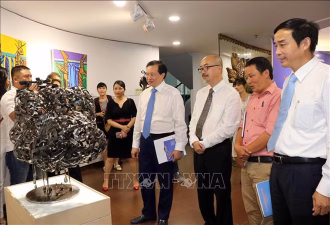 Ouverture du 1er programme d’échange et d’exposition internationaux de beaux-arts à Da Nang ảnh 1