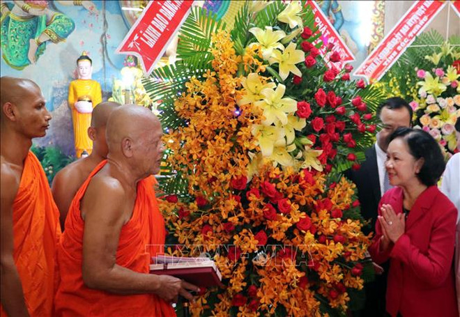 Des voeux pour les bouddhistes à l’occasion du 2563e anniversaire de naissance de Bouddha ảnh 1 Des voeux pour les bouddhistes à l’occasion du 2563e anniversaire de naissance de Bouddha ảnh 1