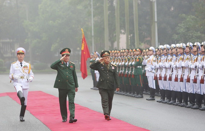 Une délégation de l'Armée populaire du Laos effectue une visite officielle au Vietnam ảnh 1 Une délégation de l'Armée populaire du Laos effectue une visite officielle au Vietnam ảnh 1