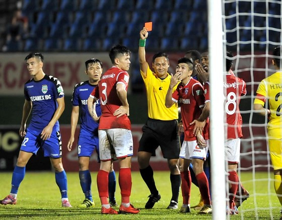 La FIFA organise un cours de formation pour arbitres à Hanoi ảnh 1 La FIFA organise un cours de formation pour arbitres à Hanoi ảnh 1