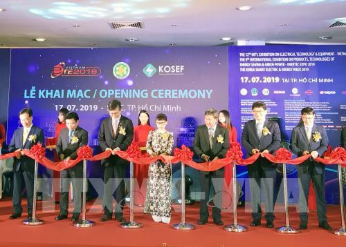 Ouverture d'expositions internationales sur les technologies électriques et l’énergie ảnh 1 Ouverture d'expositions internationales sur les technologies électriques et l’énergie ảnh 1