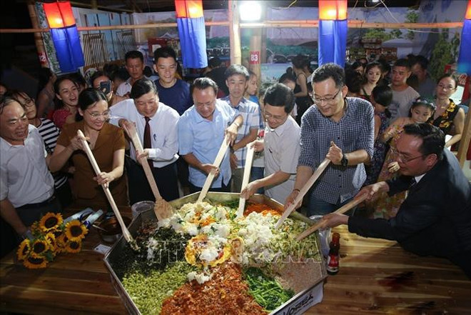 Ouverture du festival international du tourisme, de la culture et de la gastronomie de Nghe An ảnh 1 Ouverture du festival international du tourisme, de la culture et de la gastronomie de Nghe An ảnh 1