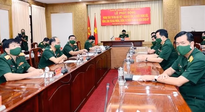 L’armée s'évertue à la lutte contre l'épidémie de Covid-19 ảnh 1