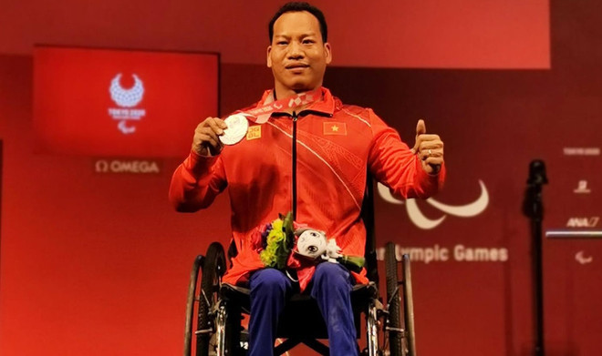 Jeux paralympiques de Tokyo : l'haltérophile Lê Van Công décroche la médaille d’argent ảnh 1 Jeux paralympiques de Tokyo : l'haltérophile Lê Van Công décroche la médaille d’argent ảnh 1