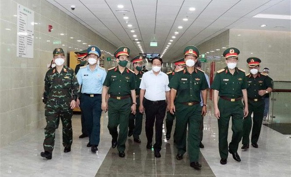 Covid-19 : un vice-Premier ministre se rend à l’Hôpital de médecine militaire 175 à HCM-V ảnh 1 Covid-19 : un vice-Premier ministre se rend à l’Hôpital de médecine militaire 175 à HCM-V ảnh 1