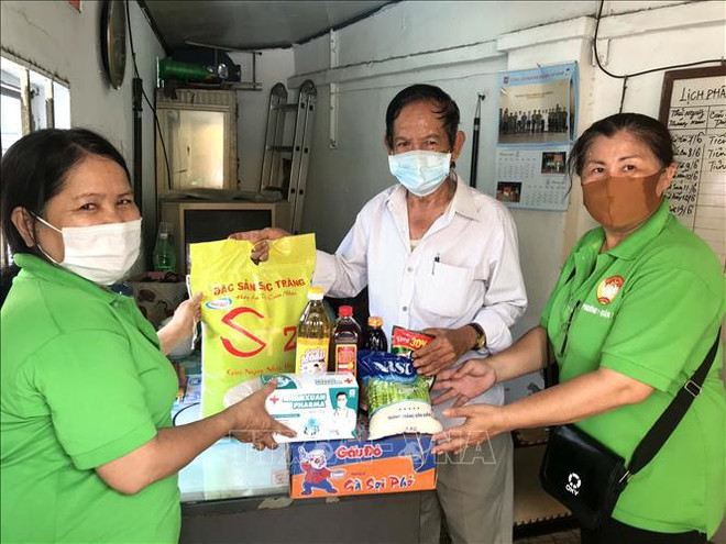 Covid- 19 : Hô Chi Minh-Ville soutient les personnes en difficultés et les forces en première ligne ảnh 1
