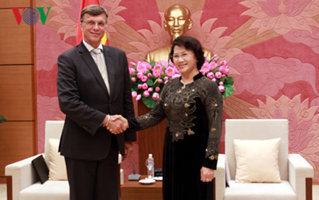 La vice-présidente de l’AN Nguyen Thi Kim Ngan reçoit les ambassadeurs chinois et australien ảnh 2 La vice-présidente de l’AN Nguyen Thi Kim Ngan reçoit les ambassadeurs chinois et australien ảnh 2