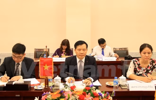 Vietnam-Laos : les deux Bureaux du CC du PCV et du PPRL cimentent leurs relations ảnh 1