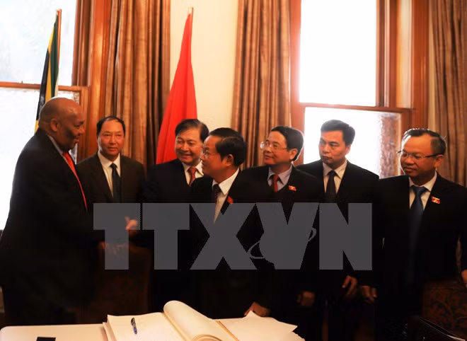 Une délégation de l’Assemblée nationale termine sa visite en Afrique du Sud ảnh 1 Une délégation de l’Assemblée nationale termine sa visite en Afrique du Sud ảnh 1