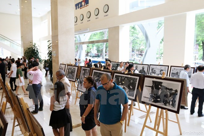 Expo photo sur le dirigeant de la révolution cubaine Che Guevarra à Hanoï ảnh 1 Expo photo sur le dirigeant de la révolution cubaine Che Guevarra à Hanoï ảnh 1