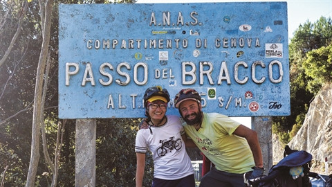 Ils pédalent plus de 16.000 km pour sensibiliser aux enjeux climatiques ảnh 1