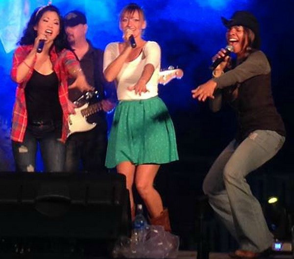 Le groupe de musique country Blended 328 se produira au Vietnam ảnh 1