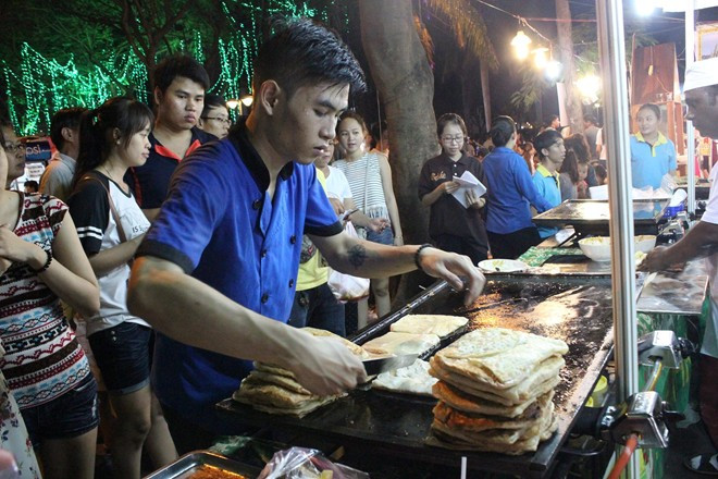 Plus de 500.000 visiteurs au 10e Festival gastronomique "Bons plats des pays" 2015 ảnh 1 Plus de 500.000 visiteurs au 10e Festival gastronomique "Bons plats des pays" 2015 ảnh 1