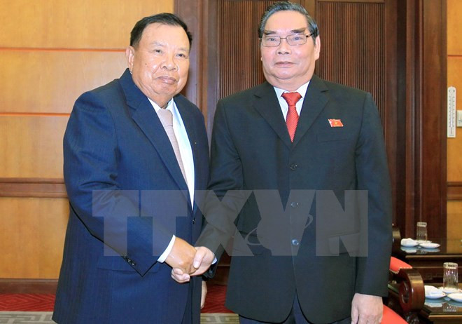 Rencontre de hauts membres des Partis vietnamien et laotien ảnh 1 Rencontre de hauts membres des Partis vietnamien et laotien ảnh 1