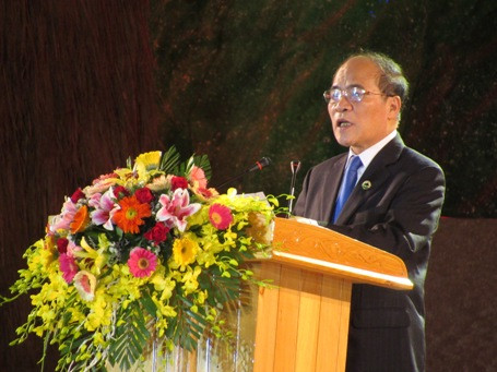 Cérémonie marquant le 250e anniversaire du grand poète Nguyên Du ảnh 2 Cérémonie marquant le 250e anniversaire du grand poète Nguyên Du ảnh 2