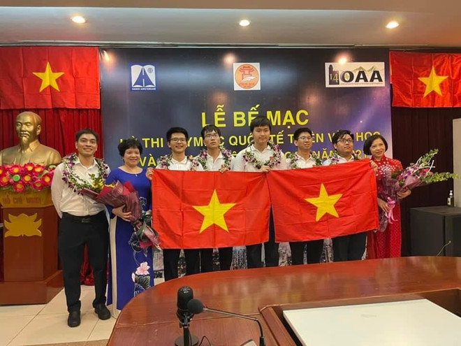 Des Vietnamiens primés aux Olympiades internationales d’astronomie et d’astrophysique 2021 ảnh 1 Des Vietnamiens primés aux Olympiades internationales d’astronomie et d’astrophysique 2021 ảnh 1