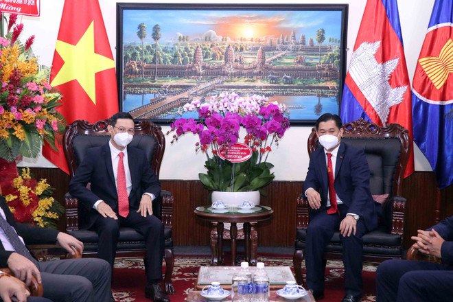Ho Chi Minh-Ville félicite le Cambodge pour sa Fête nationale ảnh 1 Ho Chi Minh-Ville félicite le Cambodge pour sa Fête nationale ảnh 1