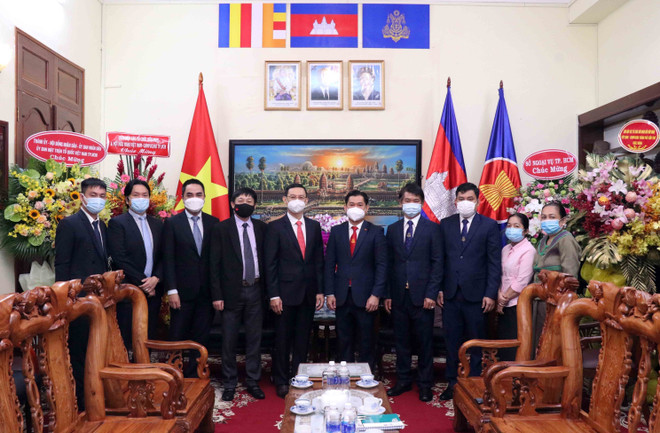 Ho Chi Minh-Ville félicite le Cambodge pour sa Fête nationale ảnh 2 Ho Chi Minh-Ville félicite le Cambodge pour sa Fête nationale ảnh 2