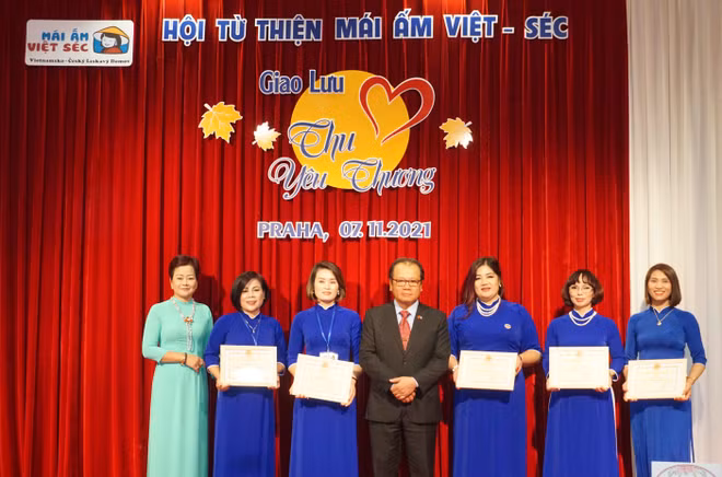 L'association "Mai âm Viet-Czech" multiplie ses activités caritatives ảnh 1