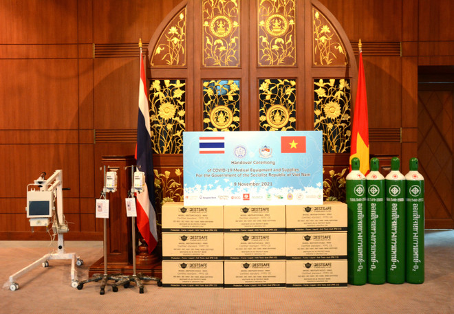 COVID-19: la Thaïlande soutient le Vietnam en fournitures médicales ảnh 1