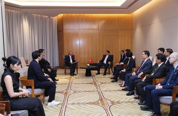 Le PM reçoit les géants économiques de l’Indonésie à Jakarta ảnh 1 Le PM reçoit les géants économiques de l’Indonésie à Jakarta ảnh 1