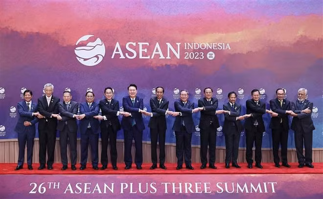 Le PM participe aux Sommets de l’ASEAN+3, ASEAN-États-Unis et ASEAN-Canada ảnh 1