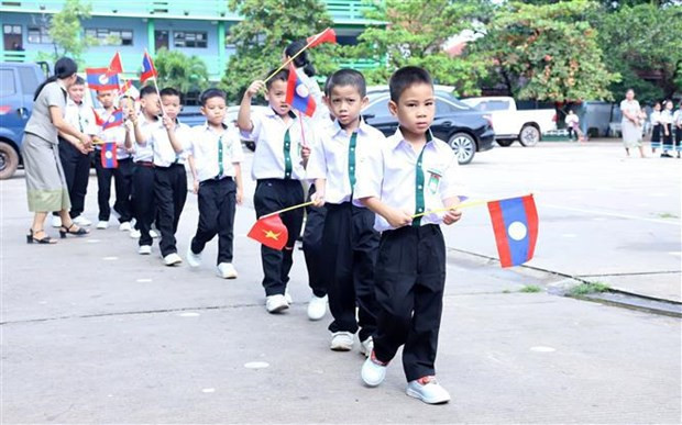 Rentrée scolaire de l'école bilingue vietnamo-lao Nguyen Du à Vientiane ảnh 1 Rentrée scolaire de l'école bilingue vietnamo-lao Nguyen Du à Vientiane ảnh 1