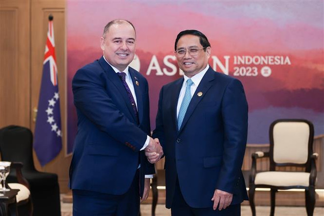 Le Premier ministre Pham Minh Chinh rencontre son homologue des Îles Cook en Indonésie ảnh 1 Le Premier ministre Pham Minh Chinh rencontre son homologue des Îles Cook en Indonésie ảnh 1