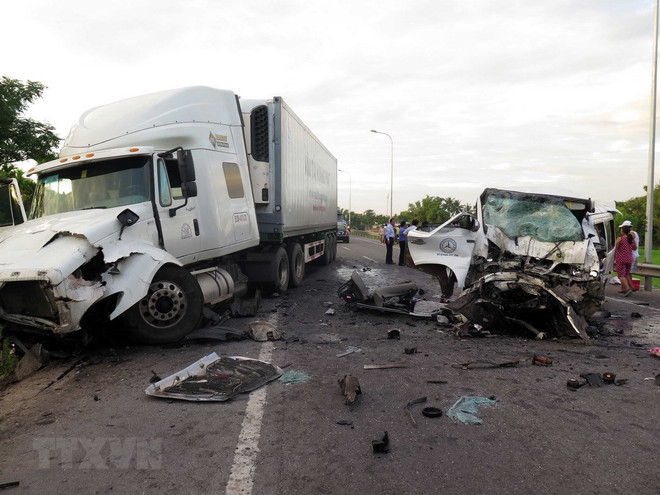 Quang Nam : un accident de la route fait 13 morts ảnh 1 Quang Nam : un accident de la route fait 13 morts ảnh 1