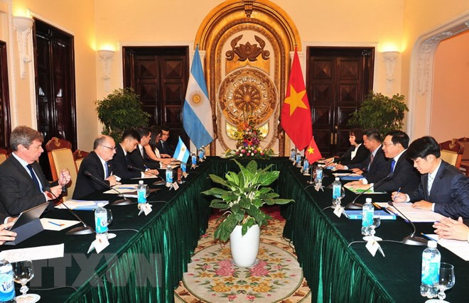 Le ministre des AE et du Culte de l’Argentine en visite officielle au Vietnam ảnh 1 Le ministre des AE et du Culte de l’Argentine en visite officielle au Vietnam ảnh 1