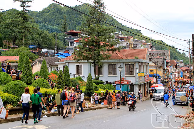 Lao Cai table sur 2 millions de touristes en 2016 ảnh 1