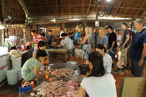 Des mesures pour attirer davantage de touristes français ảnh 1