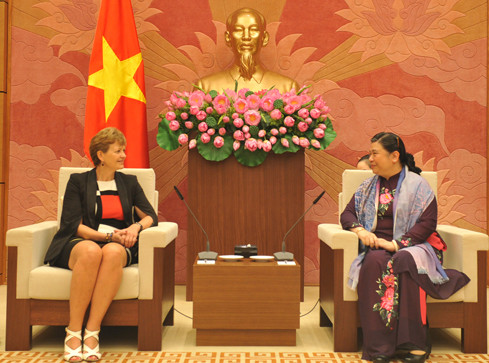 La vice-présidente de l'AN Tong Thi Phong reçoit la délégation du Parlement danois ảnh 1 La vice-présidente de l'AN Tong Thi Phong reçoit la délégation du Parlement danois ảnh 1