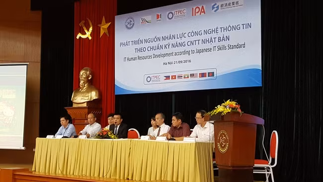 Développement des ressources humaines pour les technologies informatiques aux normes japonaises ảnh 1