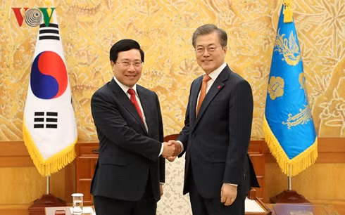 Le vice-Premier ministre Pham Binh Minh rencontre des dirigeants sud-coréens ảnh 1