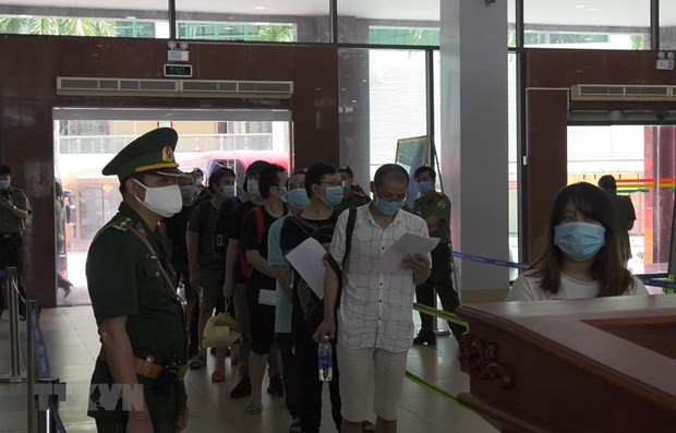 Plus de 110 migrants chinois illégaux renvoyés via la porte-frontière internationale de Lao Cai ảnh 1 Plus de 110 migrants chinois illégaux renvoyés via la porte-frontière internationale de Lao Cai ảnh 1