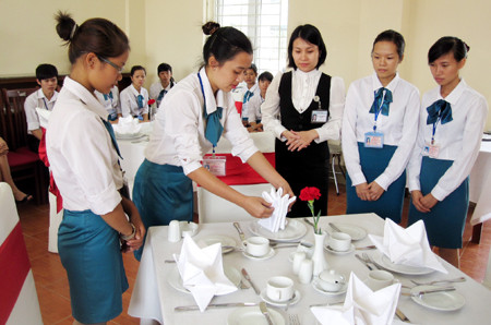 AEC : opportunités et défis pour les ressources humaines du tourisme vietnamien ảnh 4 AEC : opportunités et défis pour les ressources humaines du tourisme vietnamien ảnh 4